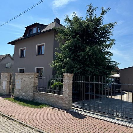 Apartman Kvetinova Zahrada Prague Exterior photo