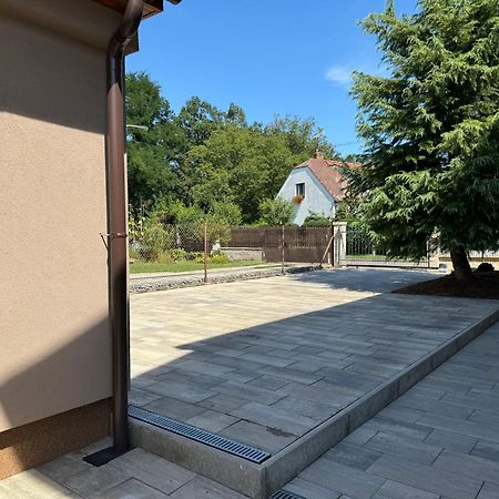 Apartman Kvetinova Zahrada Prague Exterior photo